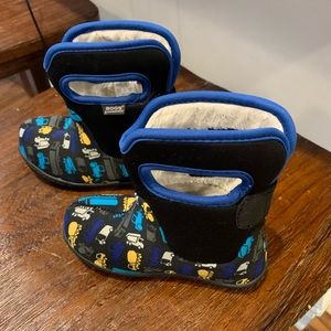 Bogs boys winter boots Size 9